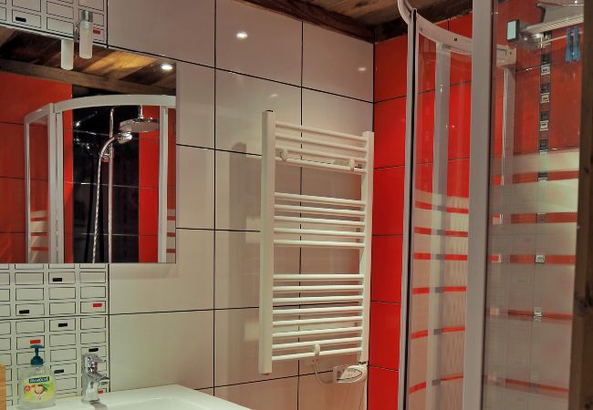 Appartement à Arâches-la-Frasse - Les Carroz centre, location d'un appartement décoré avec gôut. Pour 6 personnes. Appartement à Arâches-la-Frasse - Les Carroz centre, location d'un appartement décoré avec gôut. Pour 6 personnes.