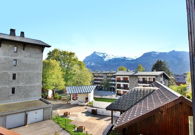 Appartement à Arâches-la-Frasse - Les Carroz centre, location d'un appartement décoré avec gôut. Pour 6 personnes. Appartement à Arâches-la-Frasse - Les Carroz centre, location d'un appartement décoré avec gôut. Pour 6 personnes.
