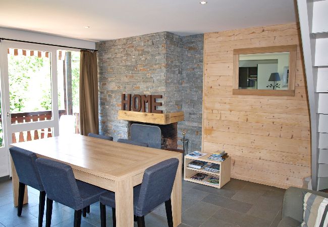 Appartement à Les Carroz d'Arâches - Carroz d'Arâches centre, location appartement de vacances pour 8 personnes Appartement à Les Carroz d'Arâches - Carroz d'Arâches centre, location appartement de vacances pour 8 personnes