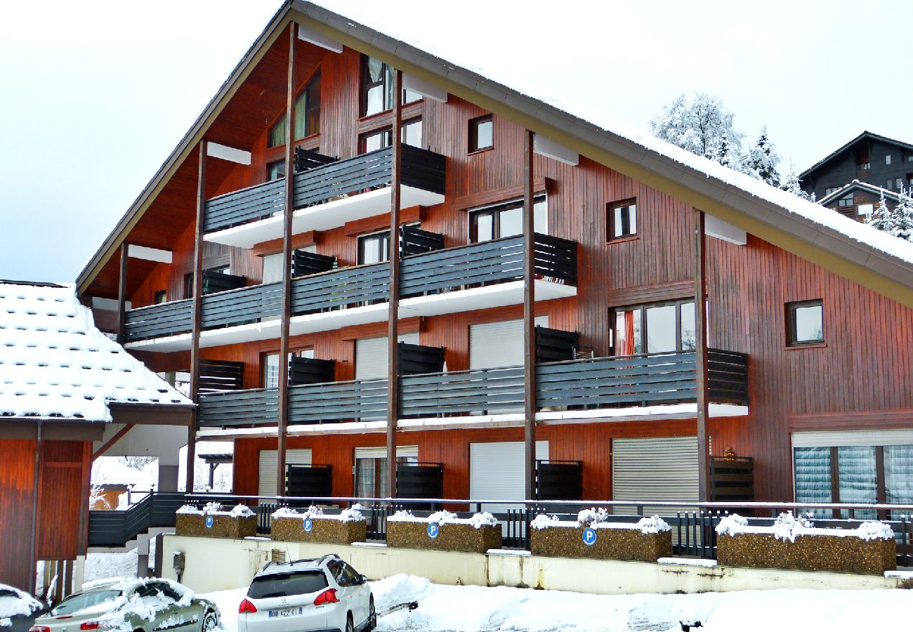 Studio à Les Carroz d'Arâches - Location studio de vacances pour 4 personnes aux Carroz d'Arâches, Grand Massif, Proximité immédiate  du télécabine- ORE093