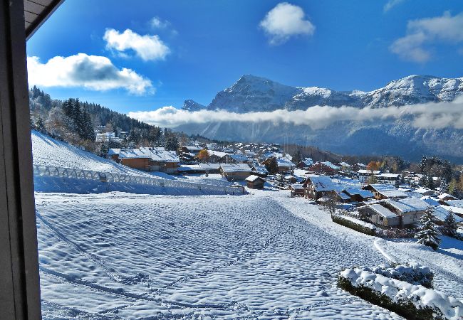 Appartement à Les Carroz d'Arâches - Appartement pour 5 personnes, pied du télécabine - ESB406