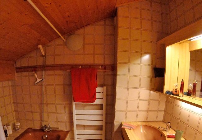 Appartement à Les Carroz d'Arâches - Appartement pour 5 personnes, pied du télécabine - ESB406