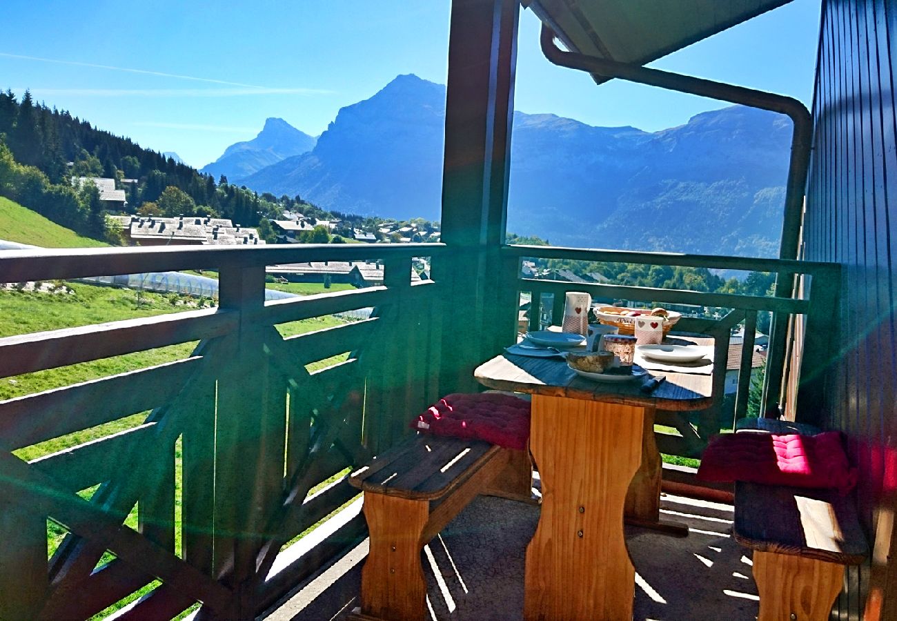 Appartement à Les Carroz d'Arâches - Appartement pour 5 personnes, pied du télécabine - ESB406