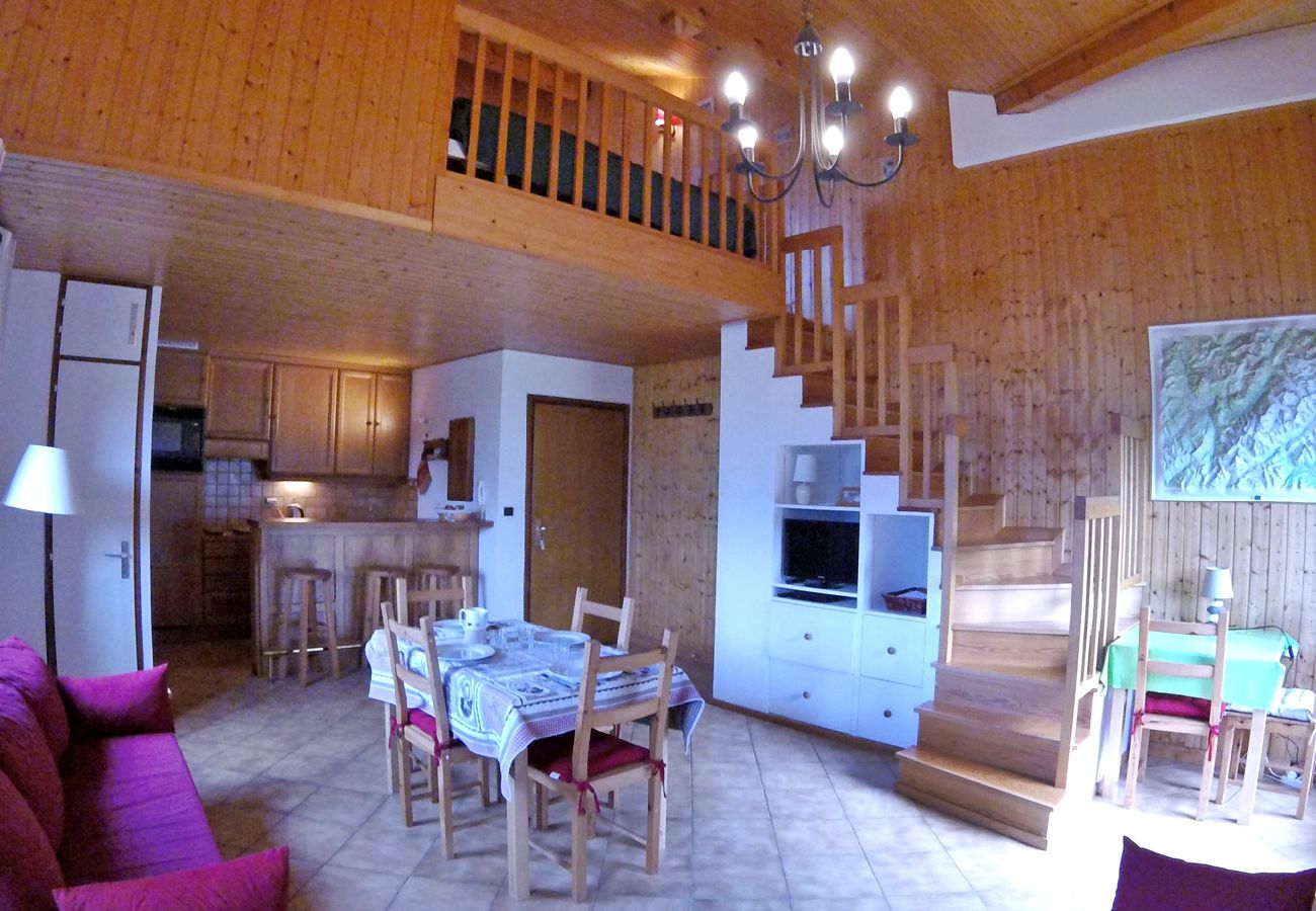 Appartement à Les Carroz d'Arâches - Appartement pour 5 personnes, pied du télécabine - ESB406