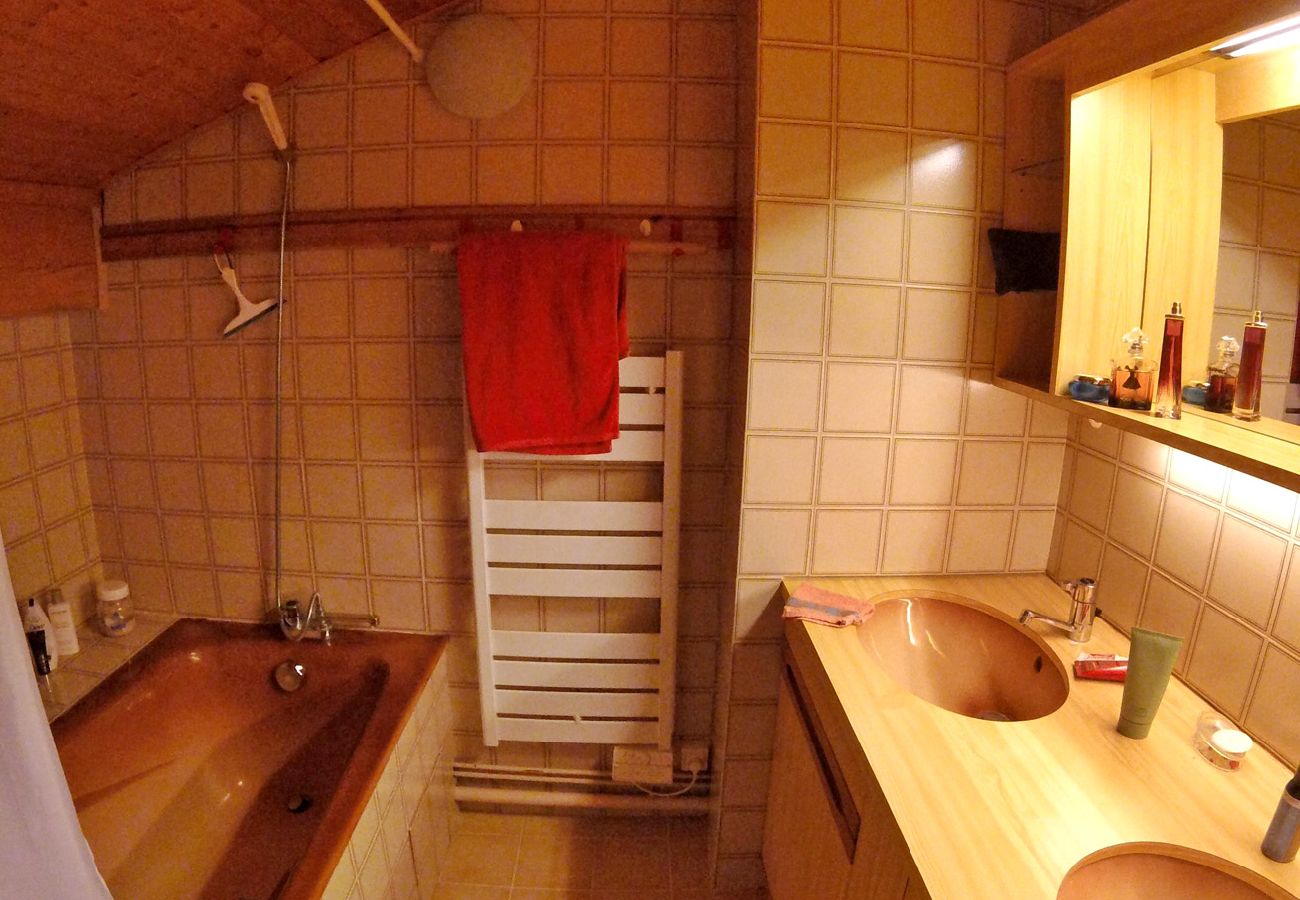 Appartement à Les Carroz d'Arâches - Appartement pour 5 personnes, pied du télécabine - ESB406