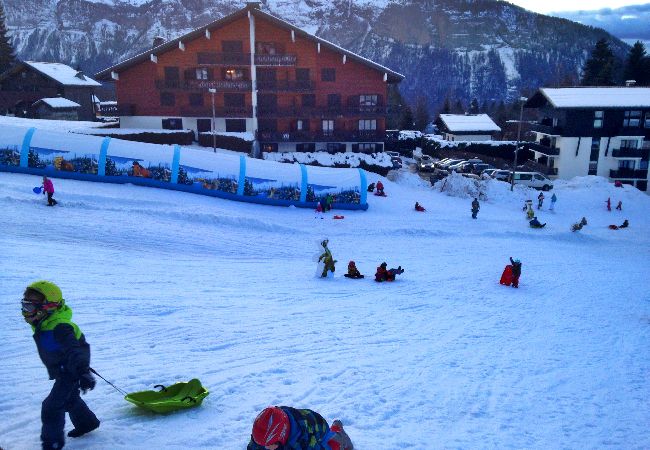 Appartement à Les Carroz d'Arâches - Les Carroz, skis aux pieds, location d'un appartement pour 6 personnes Appartement à Les Carroz d'Arâches - Les Carroz, skis aux pieds, location d'un appartement pour 6 personnes