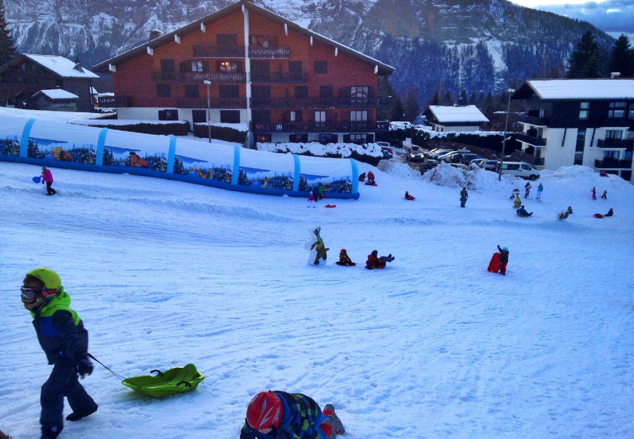 Appartement à Les Carroz d'Arâches - Les Carroz, skis aux pieds, location d'un appartement pour 6 personnes Appartement à Les Carroz d'Arâches - Les Carroz, skis aux pieds, location d'un appartement pour 6 personnes