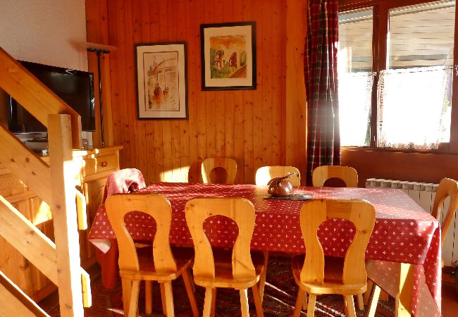 Appartement à Les Carroz d'Arâches - Location appartement de vacances 2 chambres 8 personnes aux Carroz d'Arâches, Haute-Savoie, centre village et proche navette Appartement à Les Carroz d'Arâches - Location appartement de vacances 2 chambres 8 personnes aux Carroz d'Arâches, Haute-Savoie, centre village et proche navette