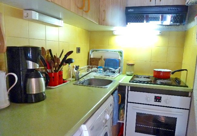 Appartement à Les Carroz d'Arâches - Location appartement de vacances 2 chambres 8 personnes aux Carroz d'Arâches, Haute-Savoie, centre village et proche navette Appartement à Les Carroz d'Arâches - Location appartement de vacances 2 chambres 8 personnes aux Carroz d'Arâches, Haute-Savoie, centre village et proche navette