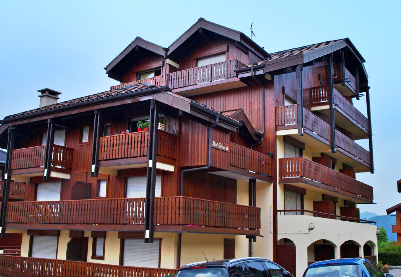 Appartement à Les Carroz d'Arâches - Location appartement de vacances 1 chambre 4 personnes aux Carroz d'Arâches, Grand Massif, centre village et proche navette - MBL425