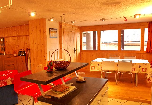 Appartement à Les Carroz d'Arâches - Location appartement de vacances 3 chambres 8 personnes aux Carroz d'Arâches, Grand Massif, centre village et proche navette - AME371 Appartement à Les Carroz d'Arâches - Location appartement de vacances 3 chambres 8 personnes aux Carroz d'Arâches, Grand Massif, centre village et proche navette - AME371