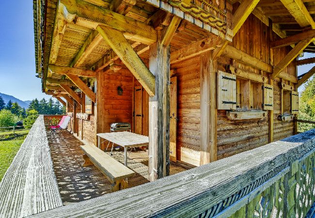 Chalet à Les Carroz d'Arâches - Chalet 12 personnes avec sauna, PROMOTION à 500 m de la télécabine - CRM568