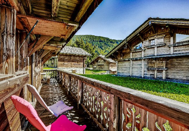 Chalet à Les Carroz d'Arâches - Chalet individuel pour 12 personnes, à 800 m de la télécabine Chalet à Les Carroz d'Arâches - Chalet individuel pour 12 personnes, à 800 m de la télécabine