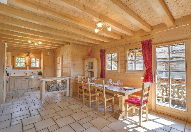 Chalet à Les Carroz d'Arâches - Chalet individuel pour 12 personnes, à 800 m de la télécabine Chalet à Les Carroz d'Arâches - Chalet individuel pour 12 personnes, à 800 m de la télécabine