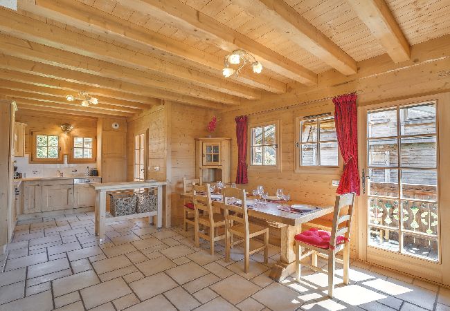 Chalet à Les Carroz d'Arâches - Chalet 12 personnes avec sauna, PROMOTION à 500 m de la télécabine - CRM568