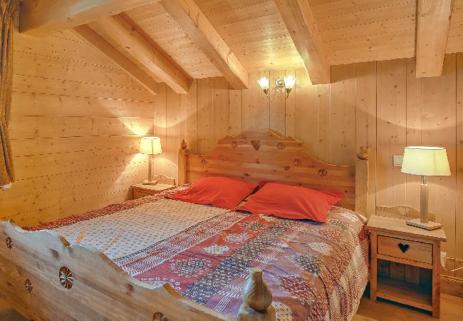 Chalet à Les Carroz d'Arâches - Chalet 12 personnes avec sauna, PROMOTION à 500 m de la télécabine - CRM568