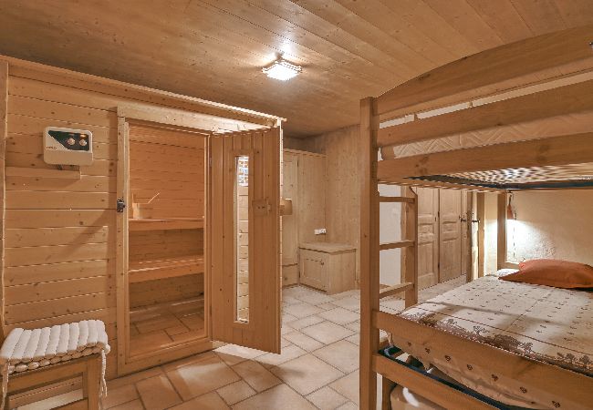 Chalet à Les Carroz d'Arâches - Chalet 12 personnes avec sauna, PROMOTION à 500 m de la télécabine - CRM568