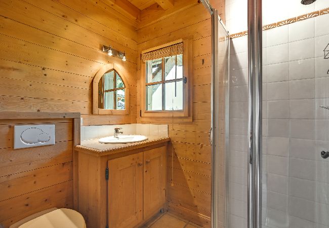 Chalet à Les Carroz d'Arâches - Chalet individuel pour 12 personnes, à 800 m de la télécabine Chalet à Les Carroz d'Arâches - Chalet individuel pour 12 personnes, à 800 m de la télécabine