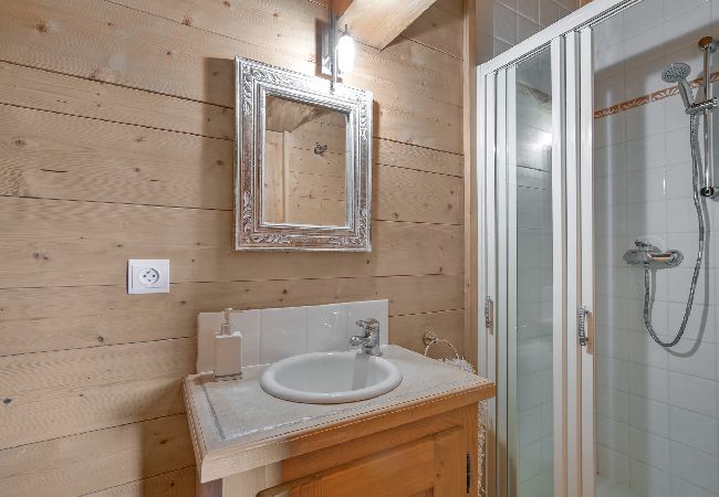 Chalet à Les Carroz d'Arâches - Chalet individuel pour 12 personnes, à 800 m de la télécabine Chalet à Les Carroz d'Arâches - Chalet individuel pour 12 personnes, à 800 m de la télécabine