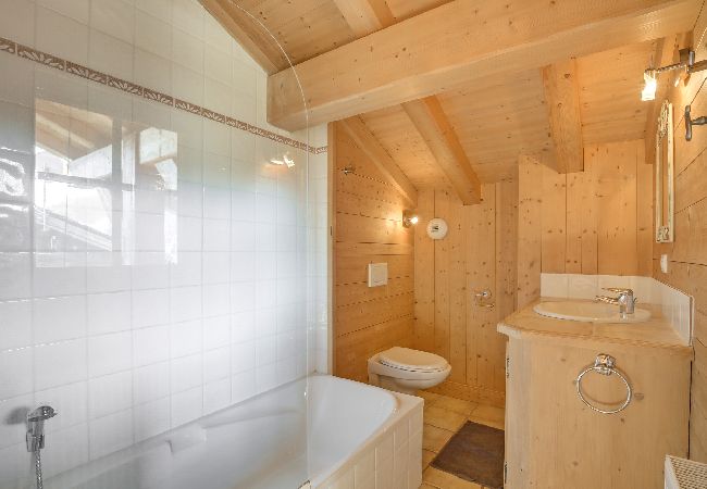 Chalet à Les Carroz d'Arâches - Chalet 12 personnes avec sauna, PROMOTION à 500 m de la télécabine - CRM568