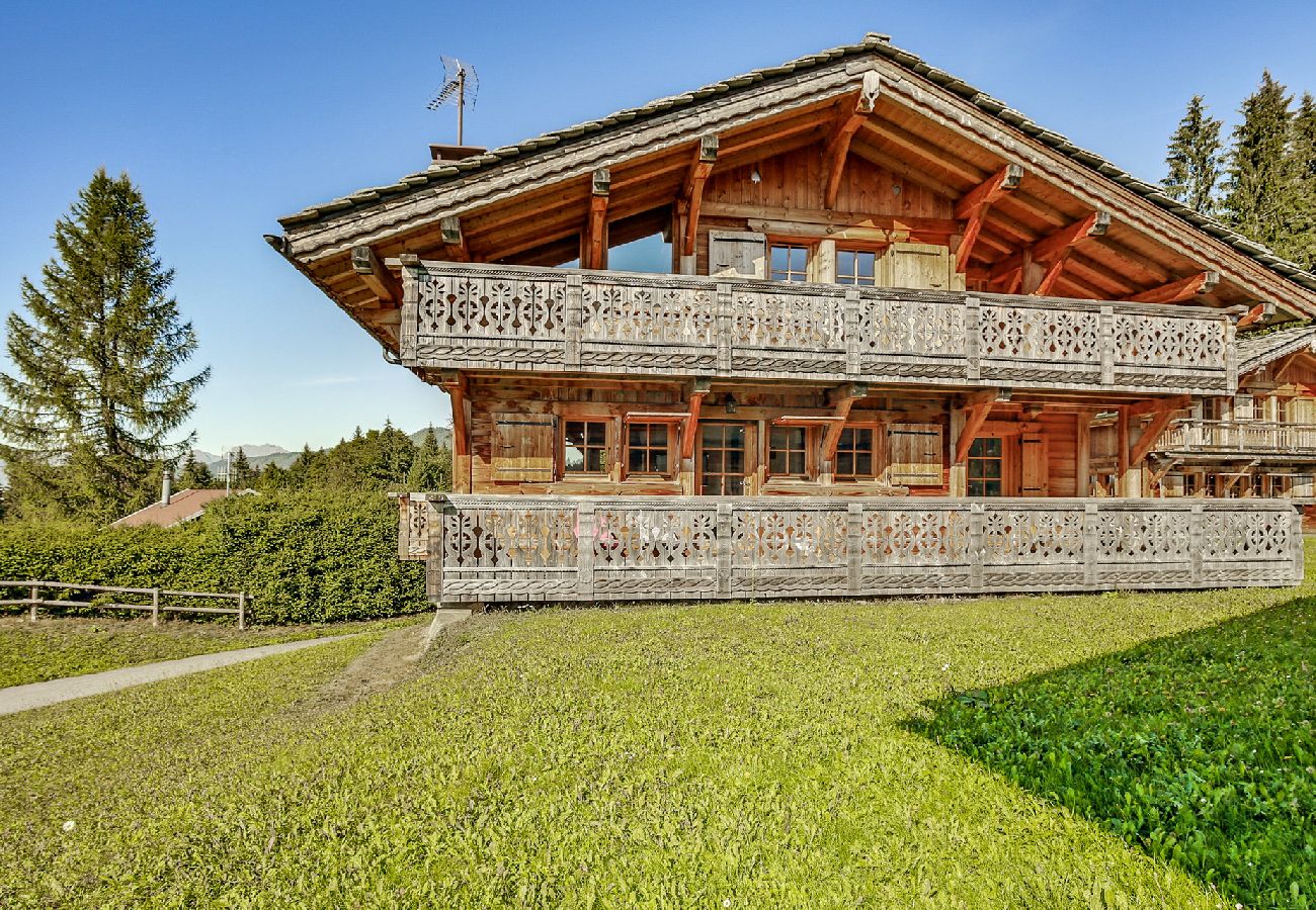 Chalet à Les Carroz d'Arâches - Chalet 12 personnes avec sauna, PROMOTION à 500 m de la télécabine - CRM568