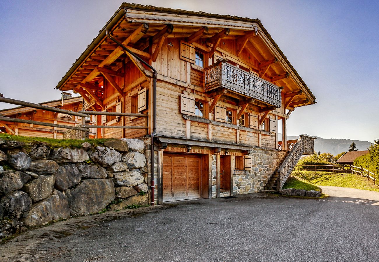 Chalet à Les Carroz d'Arâches - Chalet 12 personnes avec sauna, PROMOTION à 500 m de la télécabine - CRM568