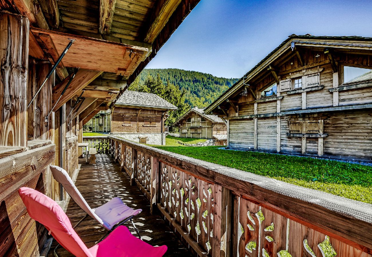 Chalet à Les Carroz d'Arâches - Chalet 12 personnes avec sauna, PROMOTION à 500 m de la télécabine - CRM568