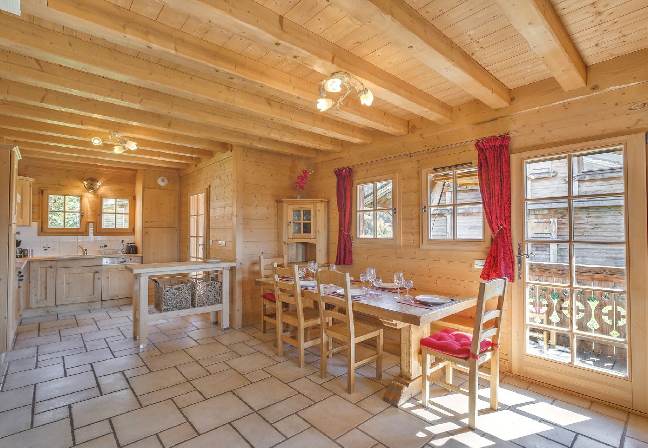 Chalet à Les Carroz d'Arâches - Chalet 12 personnes avec sauna, PROMOTION à 500 m de la télécabine - CRM568