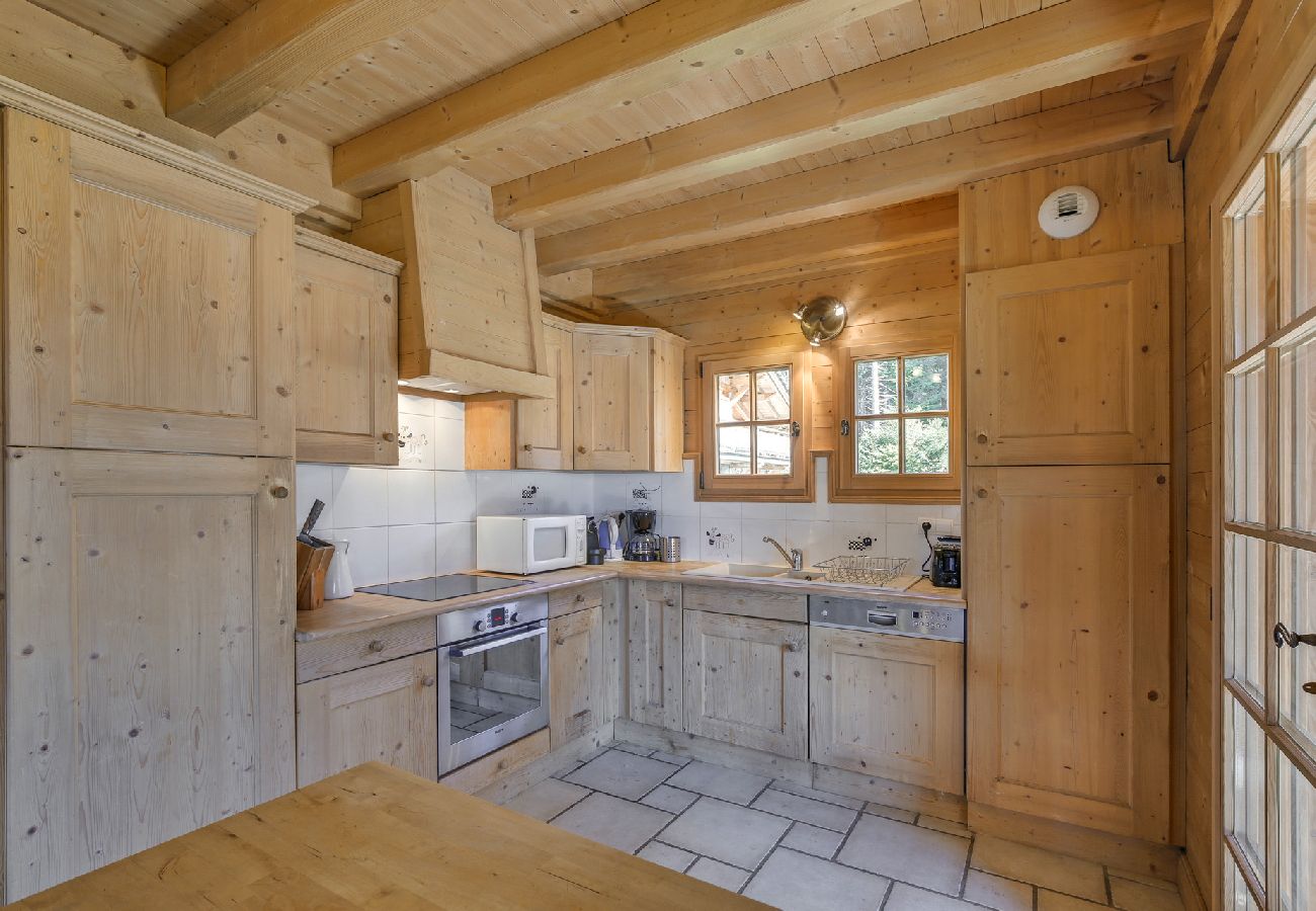 Chalet à Les Carroz d'Arâches - Chalet 12 personnes avec sauna, PROMOTION à 500 m de la télécabine - CRM568