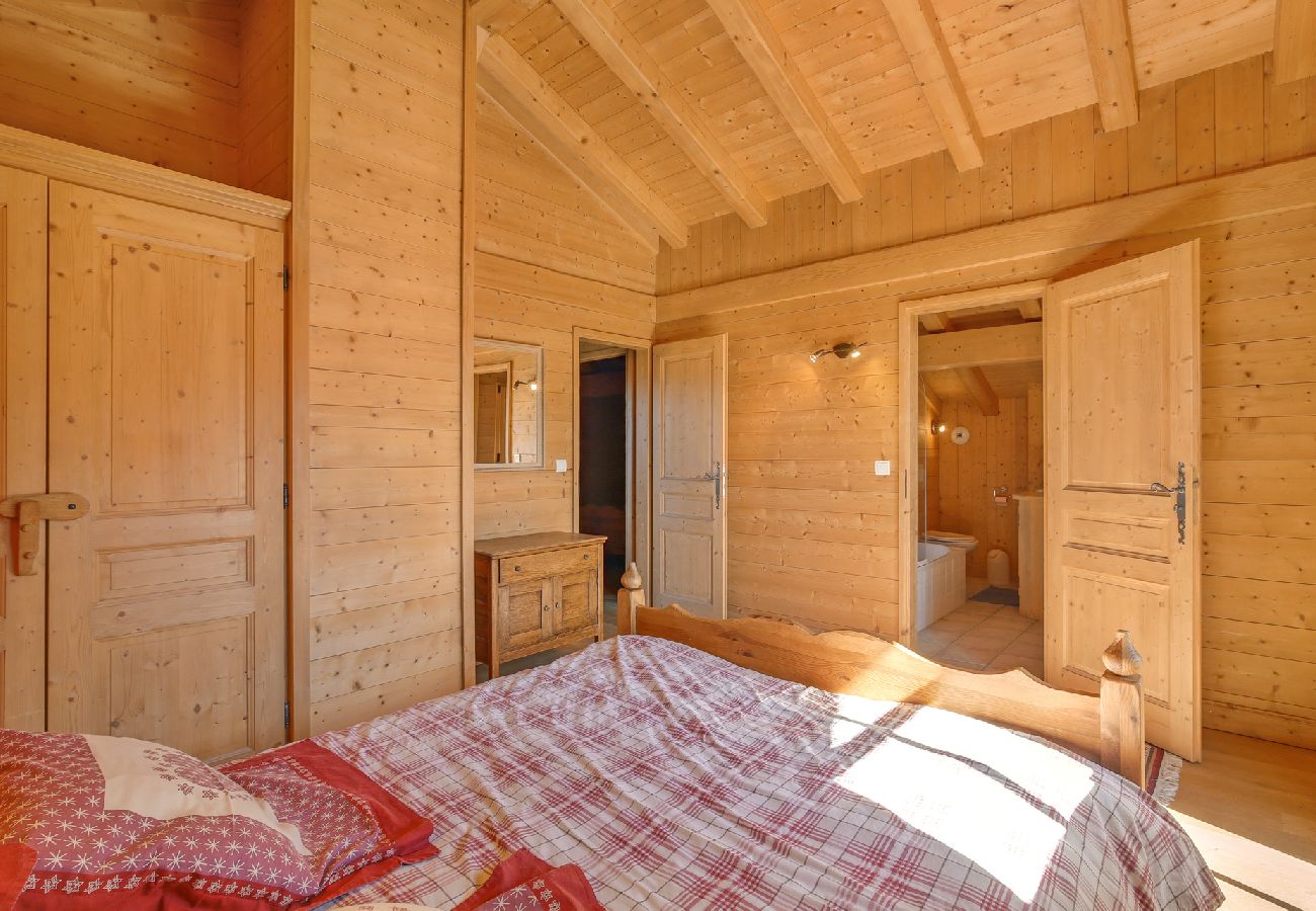 Chalet à Les Carroz d'Arâches - Chalet 12 personnes avec sauna, PROMOTION à 500 m de la télécabine - CRM568