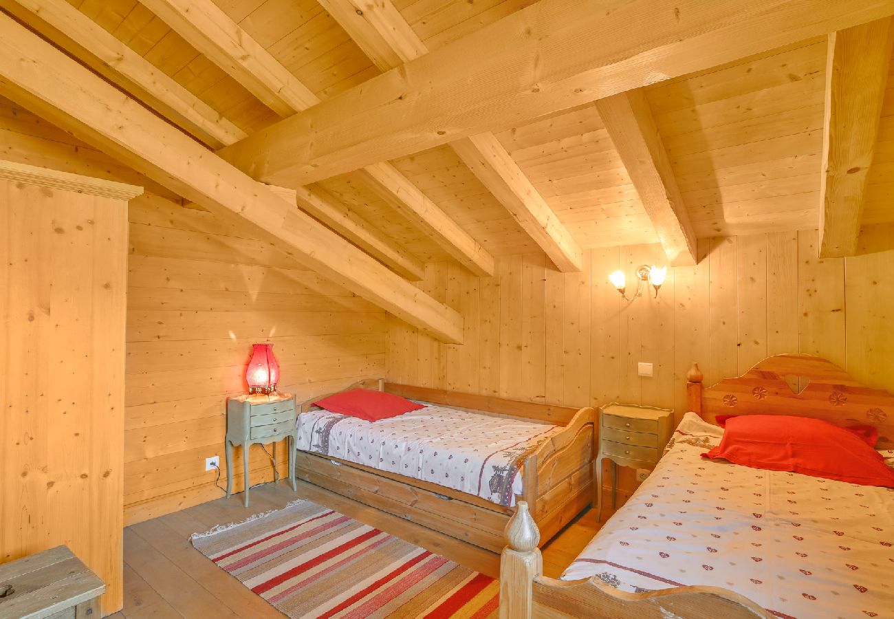 Chalet à Les Carroz d'Arâches - Chalet 12 personnes avec sauna, PROMOTION à 500 m de la télécabine - CRM568