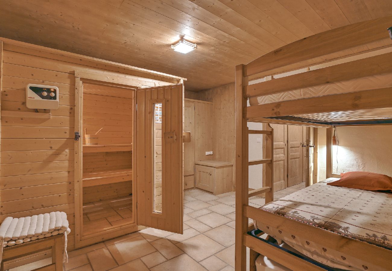 Chalet à Les Carroz d'Arâches - Chalet 12 personnes avec sauna, PROMOTION à 500 m de la télécabine - CRM568