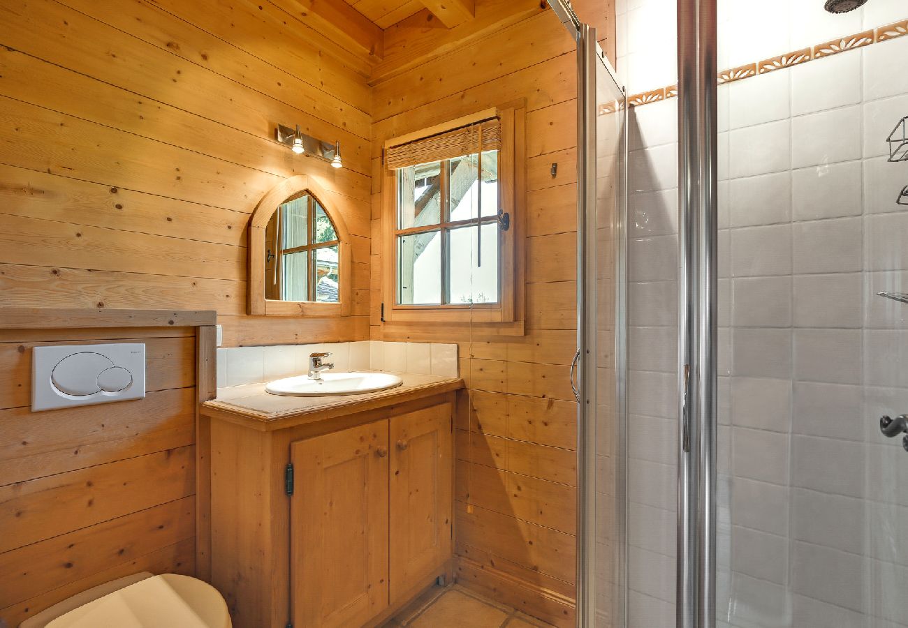 Chalet à Les Carroz d'Arâches - Chalet 12 personnes avec sauna, PROMOTION à 500 m de la télécabine - CRM568