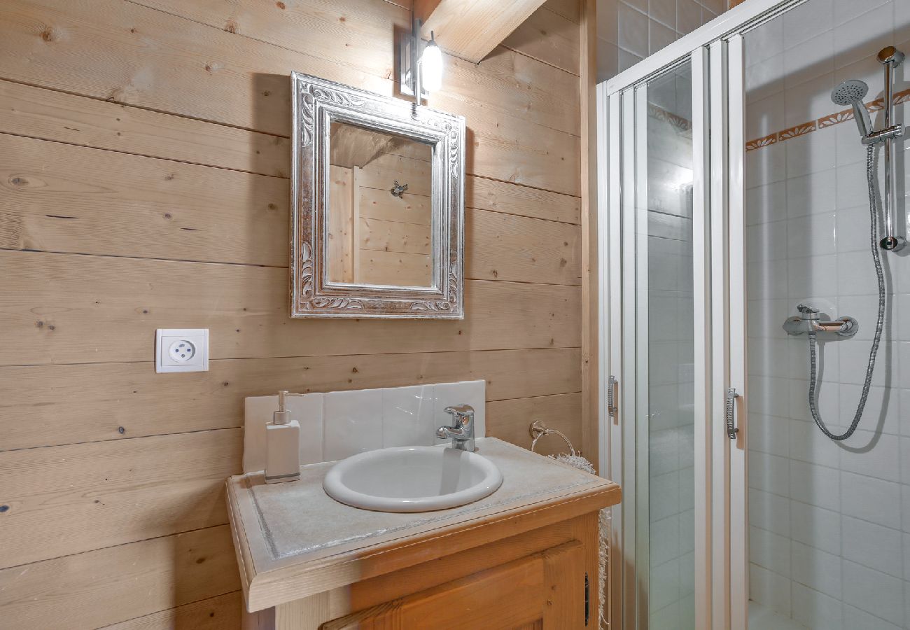 Chalet à Les Carroz d'Arâches - Chalet 12 personnes avec sauna, PROMOTION à 500 m de la télécabine - CRM568