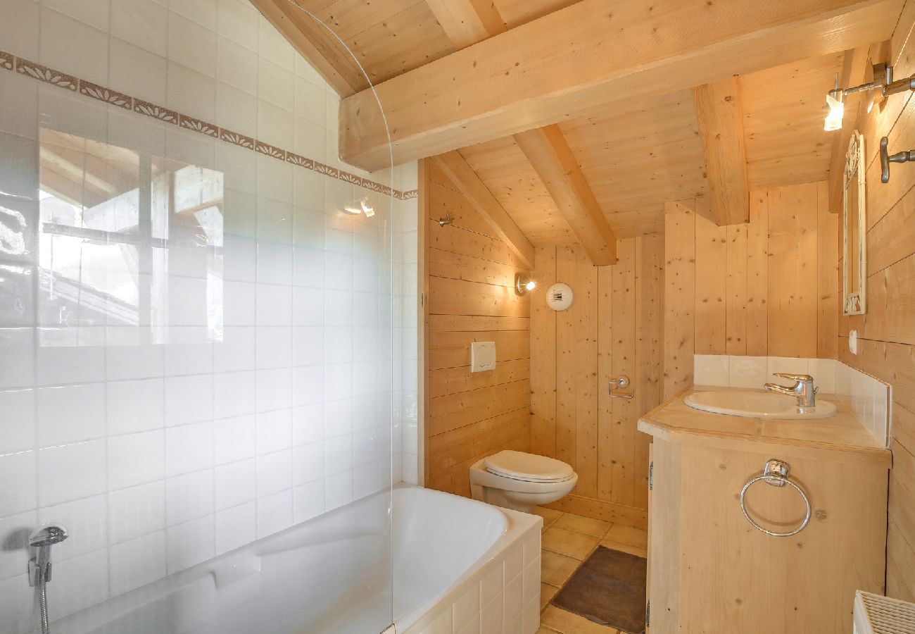 Chalet à Les Carroz d'Arâches - Chalet 12 personnes avec sauna, PROMOTION à 500 m de la télécabine - CRM568