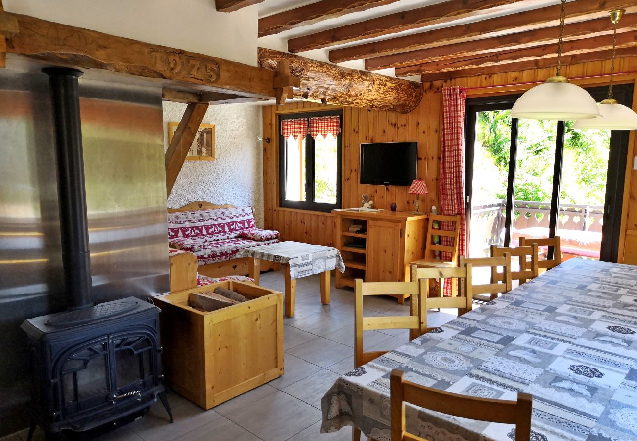 Chalet à Les Carroz d'Arâches - Chalet 12 personnes, proche pistes - DAR579