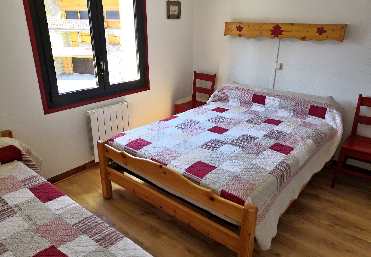 Chalet à Les Carroz d'Arâches - Chalet 12 personnes, proche pistes - DAR579