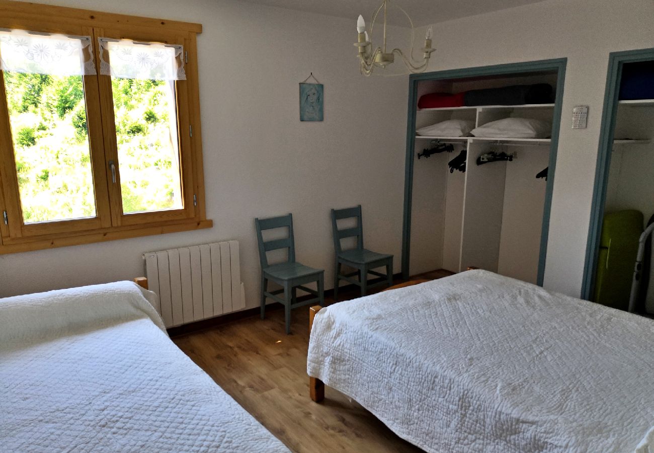 Chalet à Les Carroz d'Arâches - Chalet 12 personnes, proche pistes - DAR579