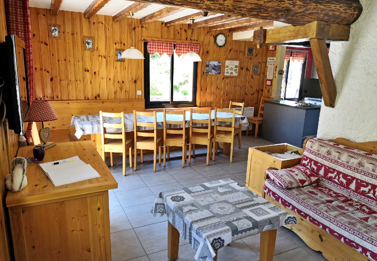 Chalet à Les Carroz d'Arâches - Chalet 12 personnes, proche pistes - DAR579