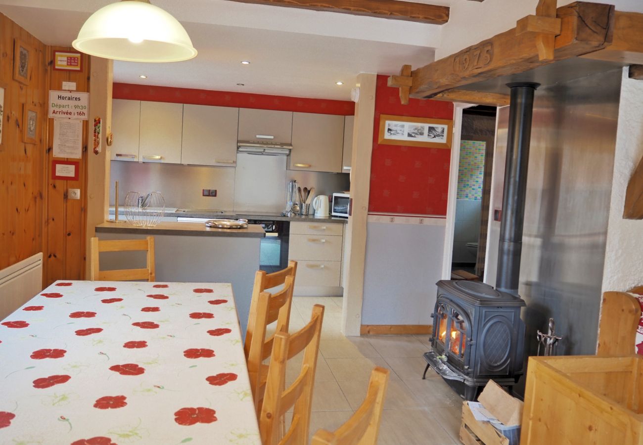 Chalet à Les Carroz d'Arâches - Chalet 12 personnes, proche pistes - DAR579