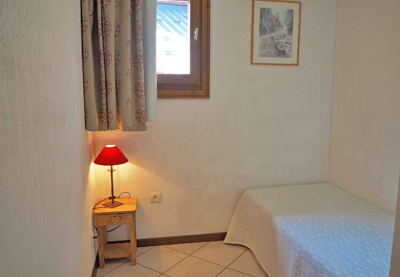 Appartement à Les Carroz d'Arâches - Carroz d'Arâches proche centre, appartement 4 /5 personnes - SAB578 <strong>PROMOTION HIVER 2023 BAISSE DU PRIX DE LA  SEMAINE  DU 4/02 AU 11/02/2023 