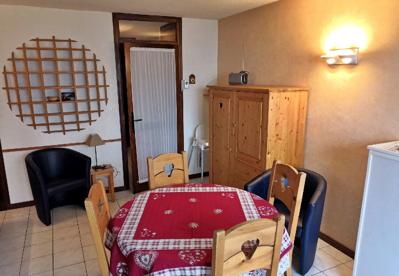 Appartement à Les Carroz d'Arâches - Carroz d'Arâches, centre, location appartement de vacances pour 4/5 personnes - MAZ588