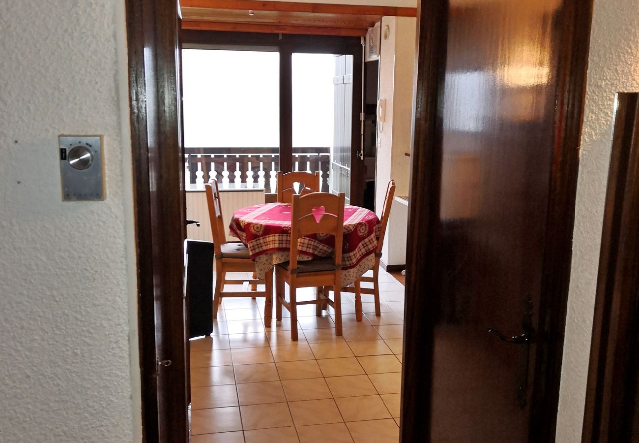 Appartement à Les Carroz d'Arâches - Carroz d'Arâches, centre, location appartement de vacances pour 4/5 personnes - MAZ588