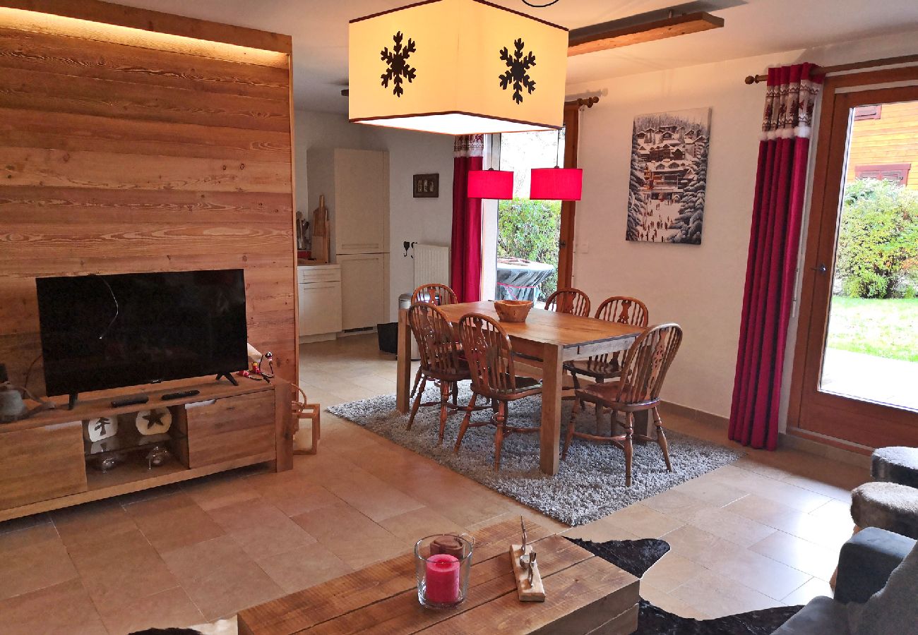 Appartement à Les Carroz d'Arâches - PROMOTION semaines du 17/02 au 24/02 et du 24/02 au 02/03 d'Arâches, à 1,3 km du centre, appartement de vacances pour 6 personnes - OLI590