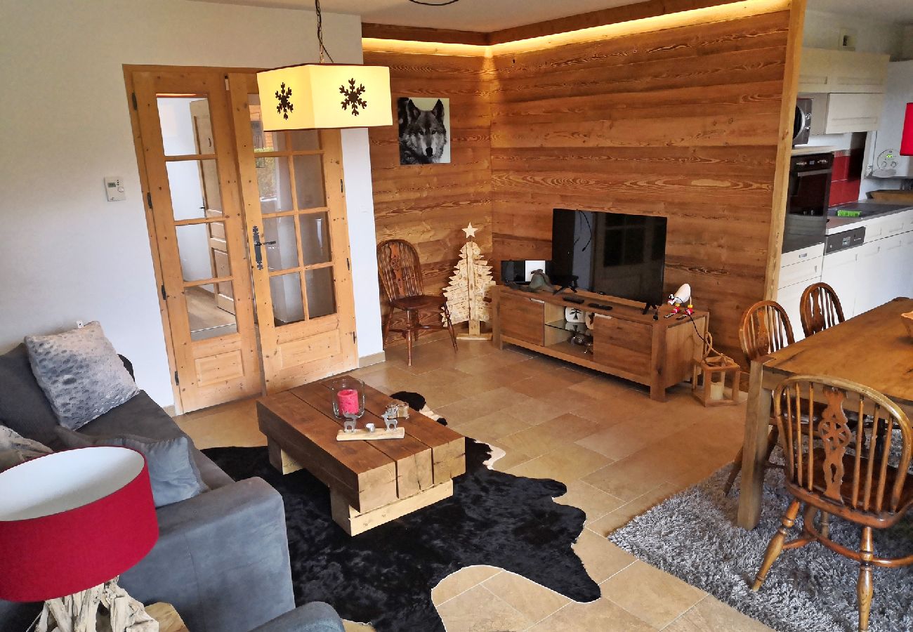 Appartement à Les Carroz d'Arâches - PROMOTION semaines du 17/02 au 24/02 et du 24/02 au 02/03 d'Arâches, à 1,3 km du centre, appartement de vacances pour 6 personnes - OLI590