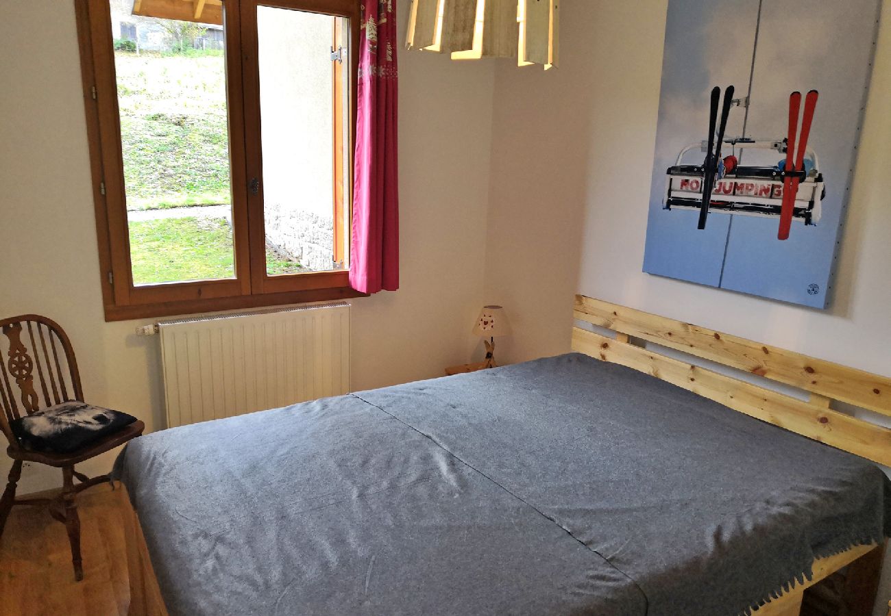 Appartement à Les Carroz d'Arâches - PROMOTION semaines du 17/02 au 24/02 et du 24/02 au 02/03 d'Arâches, à 1,3 km du centre, appartement de vacances pour 6 personnes - OLI590