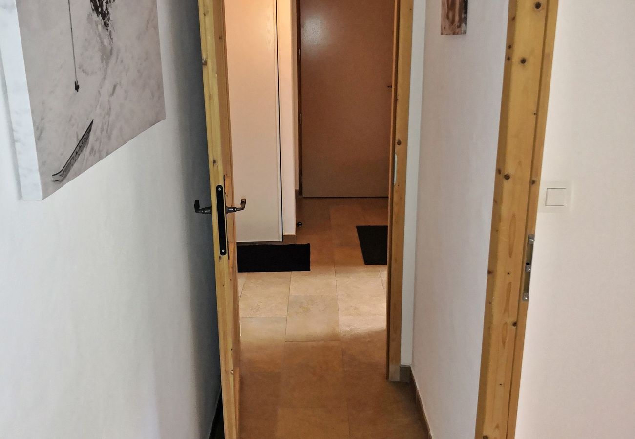 Appartement à Les Carroz d'Arâches - PROMOTION semaines du 17/02 au 24/02 et du 24/02 au 02/03 d'Arâches, à 1,3 km du centre, appartement de vacances pour 6 personnes - OLI590