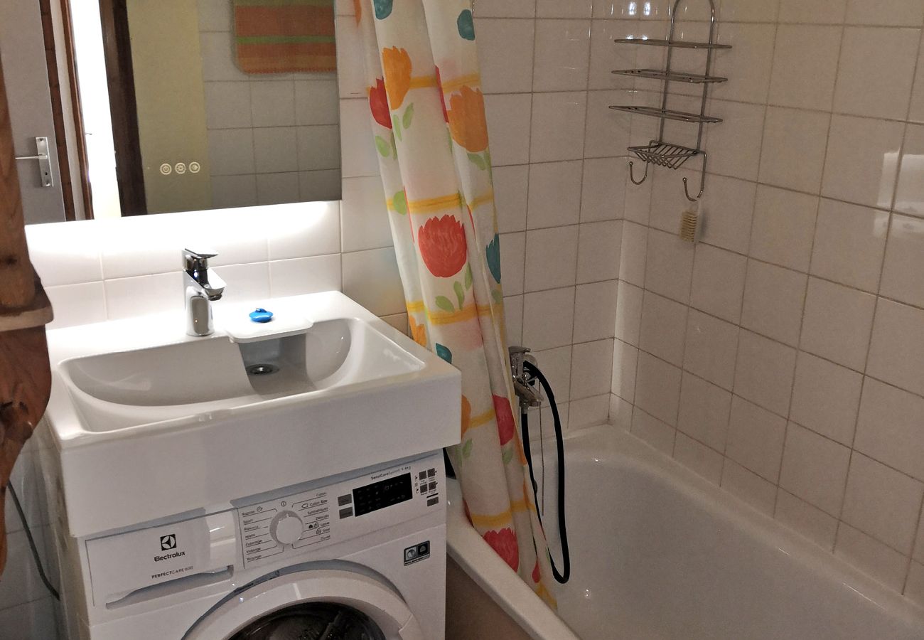 Appartement à Les Carroz d'Arâches - appartement pour 4 personnes plein centre Les Carroz - CIN583