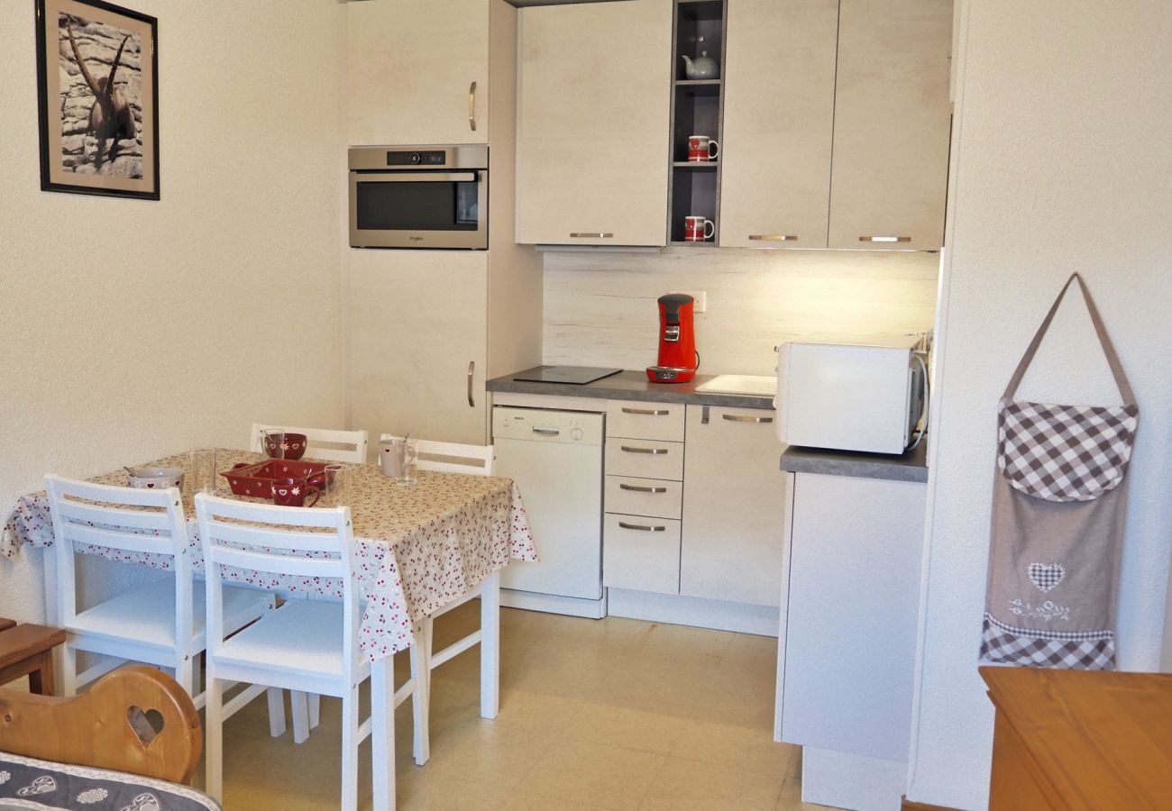 Appartement à Les Carroz d'Arâches - appartement pour 4 personnes plein centre Les Carroz - CIN583