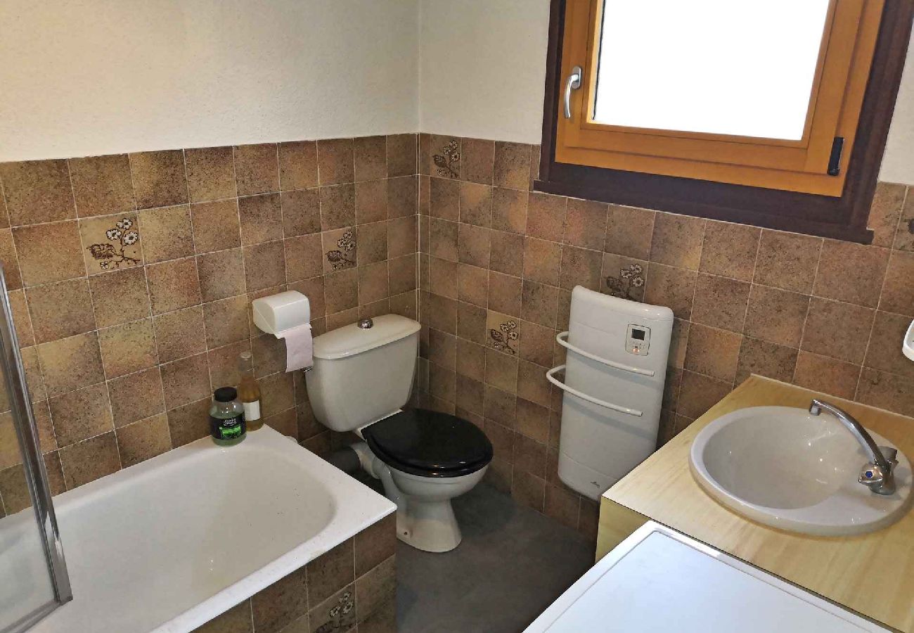 Appartement à Les Carroz d'Arâches - Centre station, studio récemment rénové, pour 2 personnes - RHO601